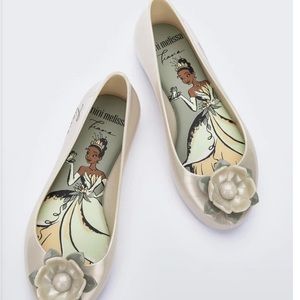 Mini Melissa Cream and Green Dress Shoes with Floral Accent Tiana Sz 13 Disney